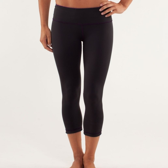 Lululemon Wunder Under Crop *ReversibleTender Violet / Black 19" size 4 - Picture 2 of 9